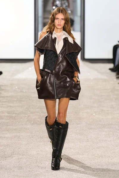 Look 14